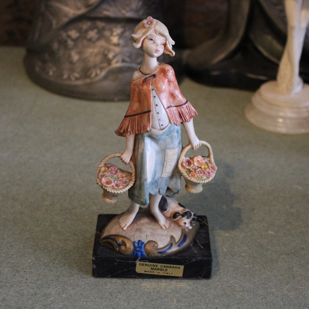 Italiaans Capodimonte Stijl Beeldje "Bloemenmeisje", Ophalen of Verzenden