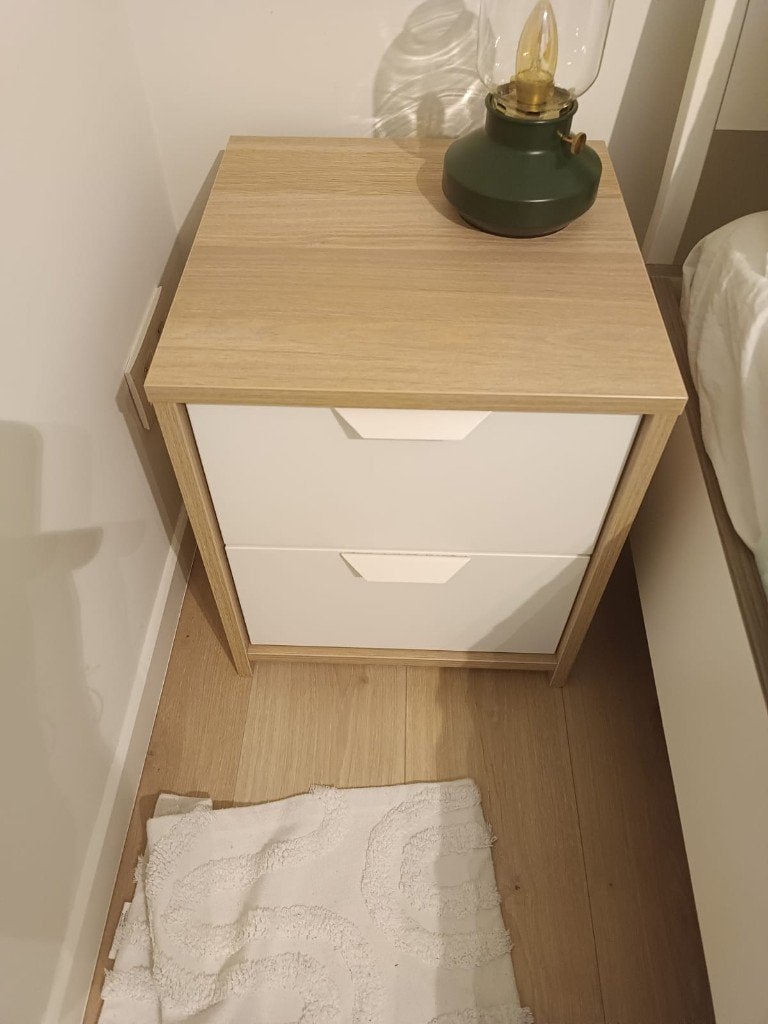 Set van 2 nachtkastjes IKEA ASKVOLL — houtlook/wit, Enlèvement