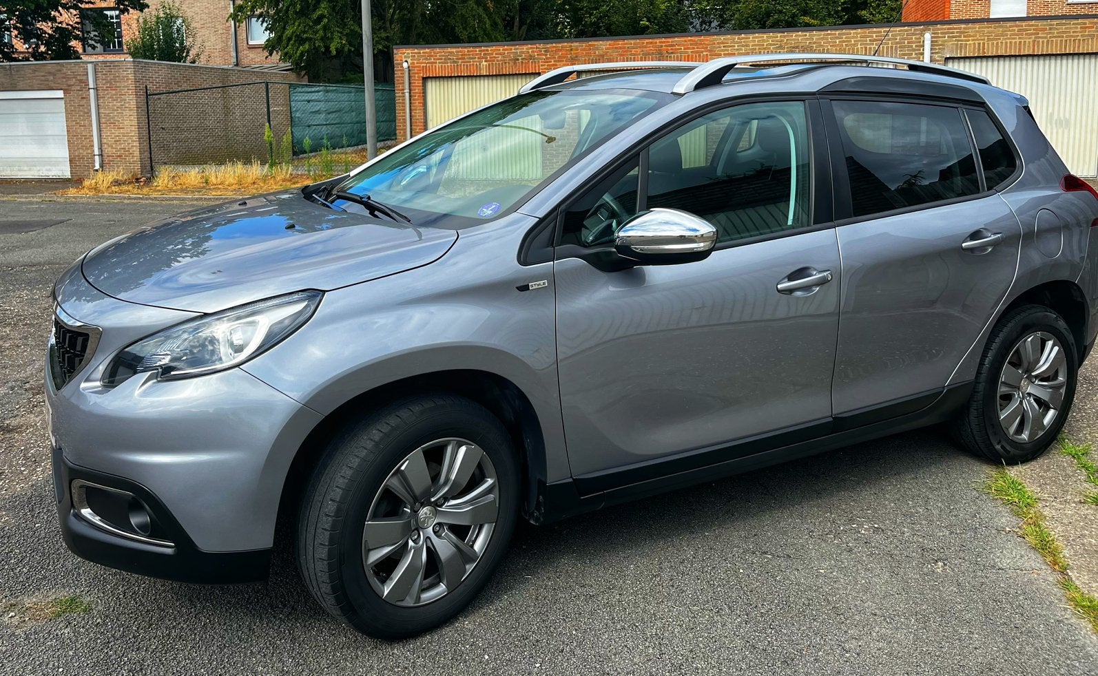 Peugeot 2008 break, Autos, Peugeot, Argent ou Gris, Achat, Euro 6, 5 portes