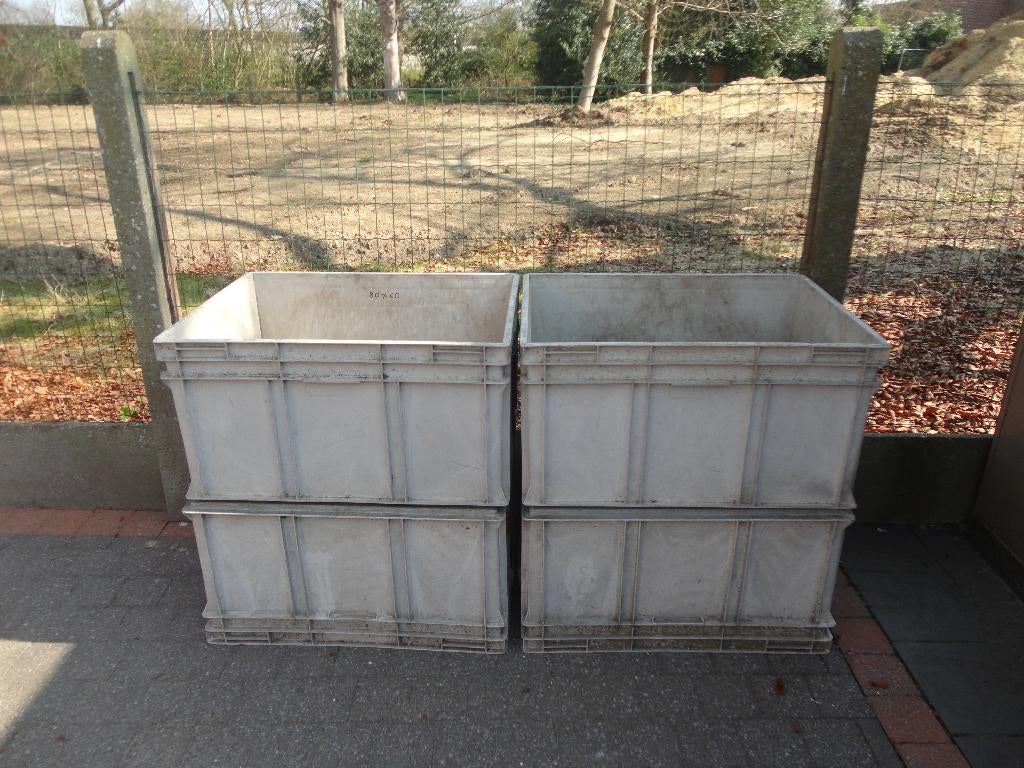 2 stevige stapelbakken, Ophalen, Gebruikt, 40 tot 60 cm, 50 tot 75 cm