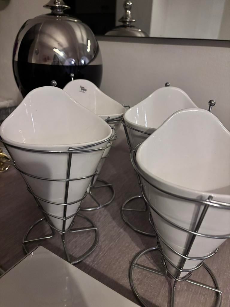 Cornet à frites emga porcelaine avec support Remise, Enlèvement, Comme neuf, Porcelaine