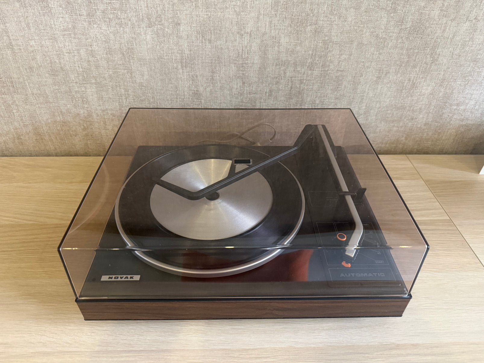 Tourne disque Vintage Novak automatic, Neuf, Autres marques, Tourne-disque, Enlèvement