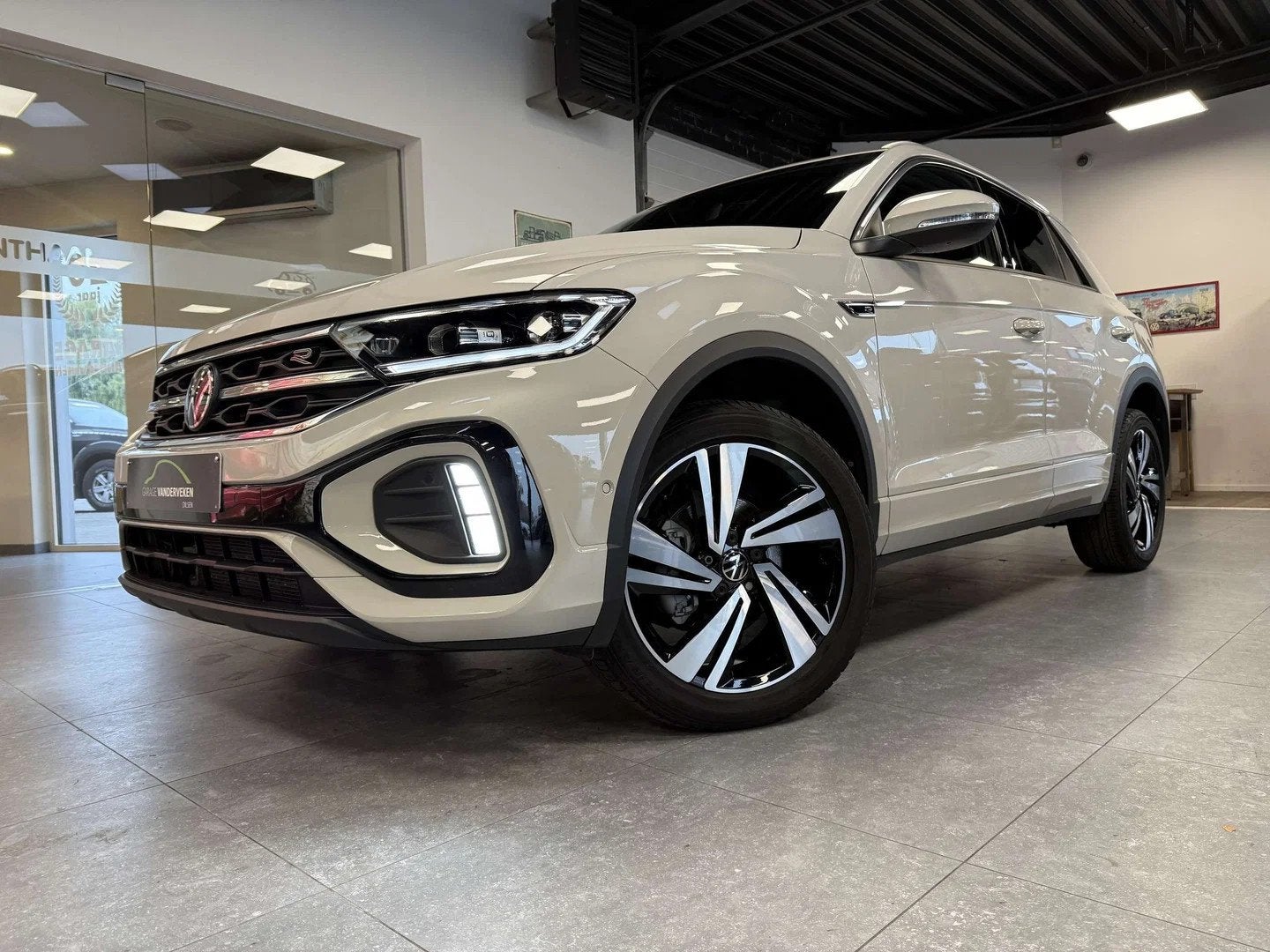 Volkswagen T-Roc T-Roc 1.5 TSI OPF DSG R-Line (automatique), Autos, Volkswagen, Achat, 110 kW, https://public.car-pass.be/vhr/6597ed7a-a147-46bd-98ed-6e270ccee9e9