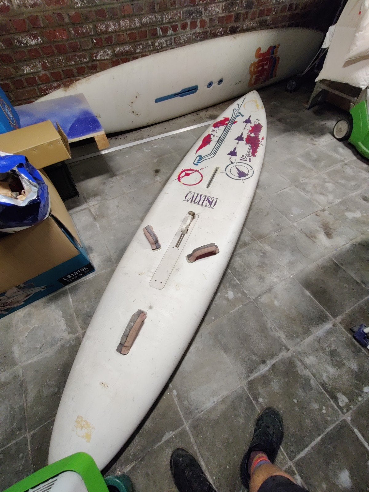 2 windsurfplanken,  zeilen en extra materiaal, Watersport en Boten, Ophalen, Gebruikt, Met vin(nen)