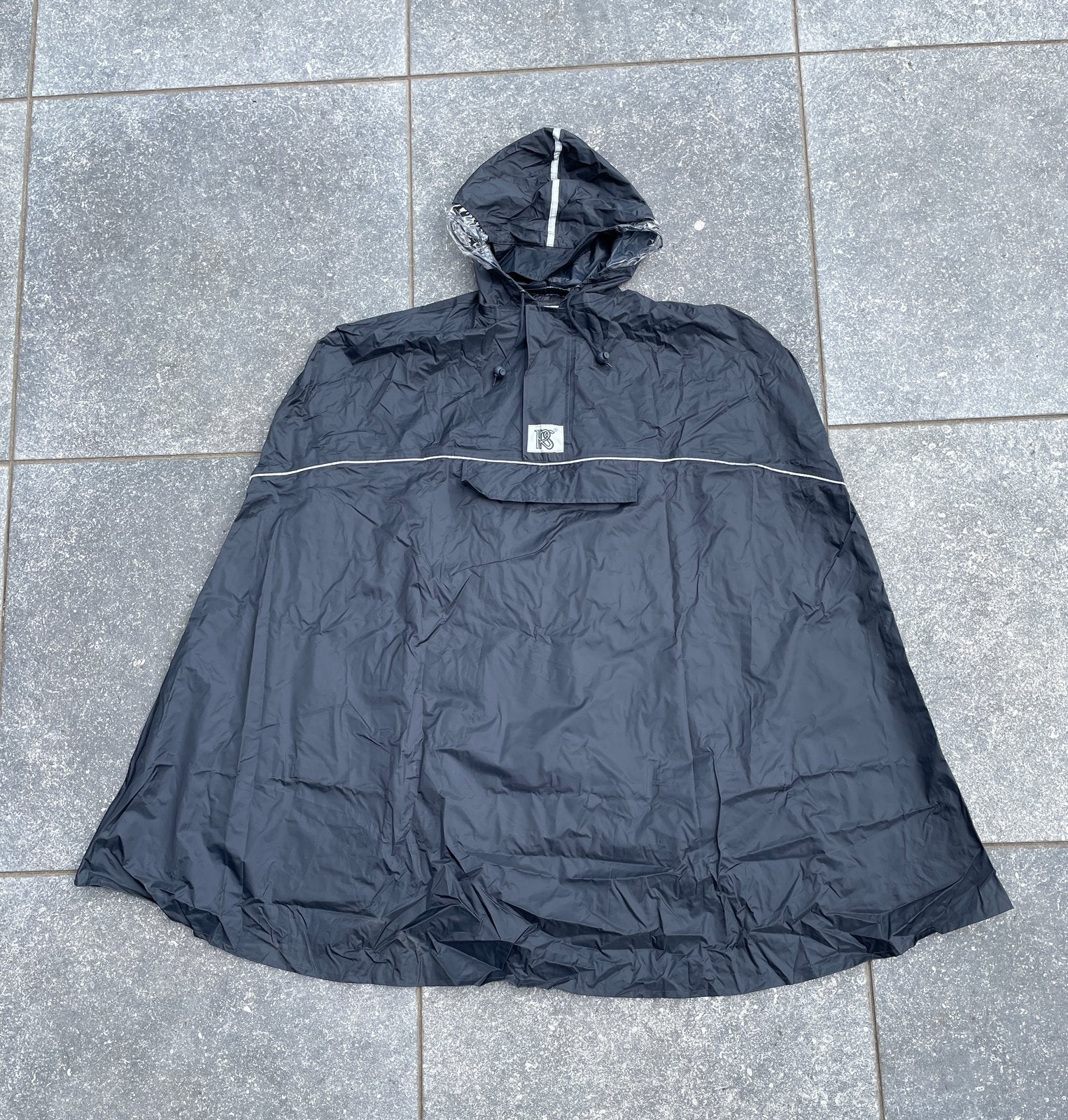 Donkerblauwe regenponcho, Caravanes & Camping, Vêtements de pluie, Enlèvement ou Envoi, Neuf, Poncho de pluie, Dames