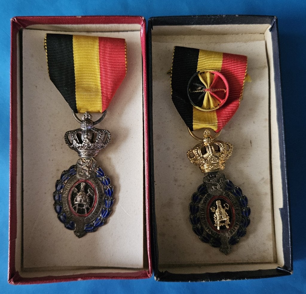 Ereteken van de arbeid 1st & 2de klas, Postzegels en Munten, Penningen en Medailles, Overige materialen, Ophalen of Verzenden