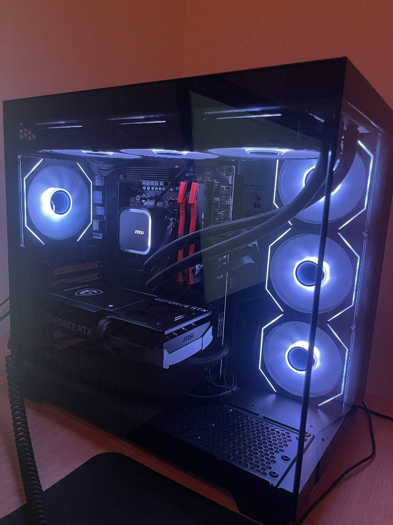 PC Gamer Ryzen 7 9800X3D - RTX 5070 - 32 Go DDR5 - SSD 1 To, Computers en Software, Desktop Pc's, Le pc est monté avec différentes marques