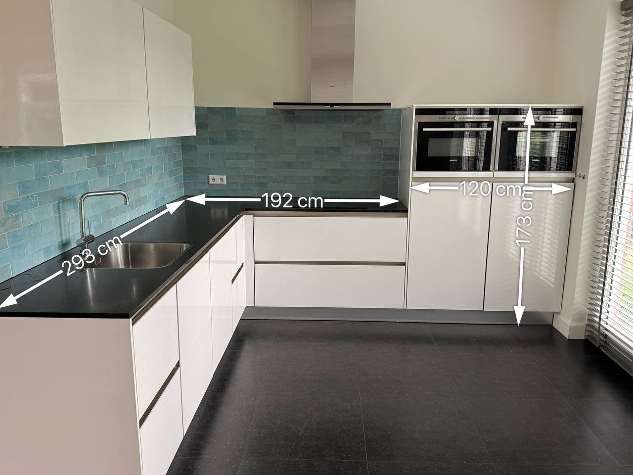 #70 Keuken uitgerust met apparatuur, Huis en Inrichting, Ophalen, Wit, Hoekkeuken, Graniet of Steen