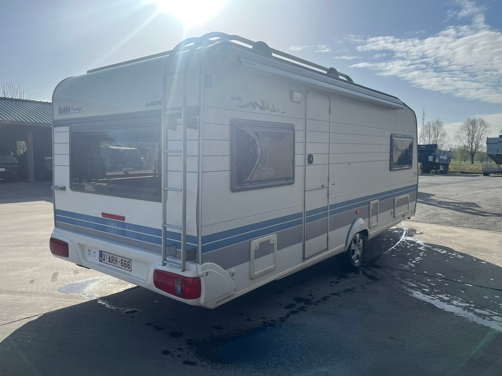 Caravan hobby, Bedrijf, Hobby