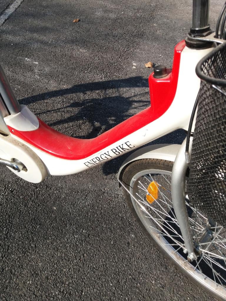 elektrische dames fiets 25 km/u, Zo goed als nieuw, 47 tot 51 cm, 50 km per accu of meer, Ophalen