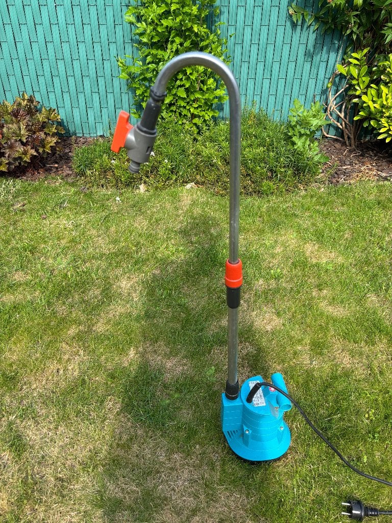 Waterpomp voor regenton gardena, Ophalen, Zo goed als nieuw, Elektrisch, Regentonpomp