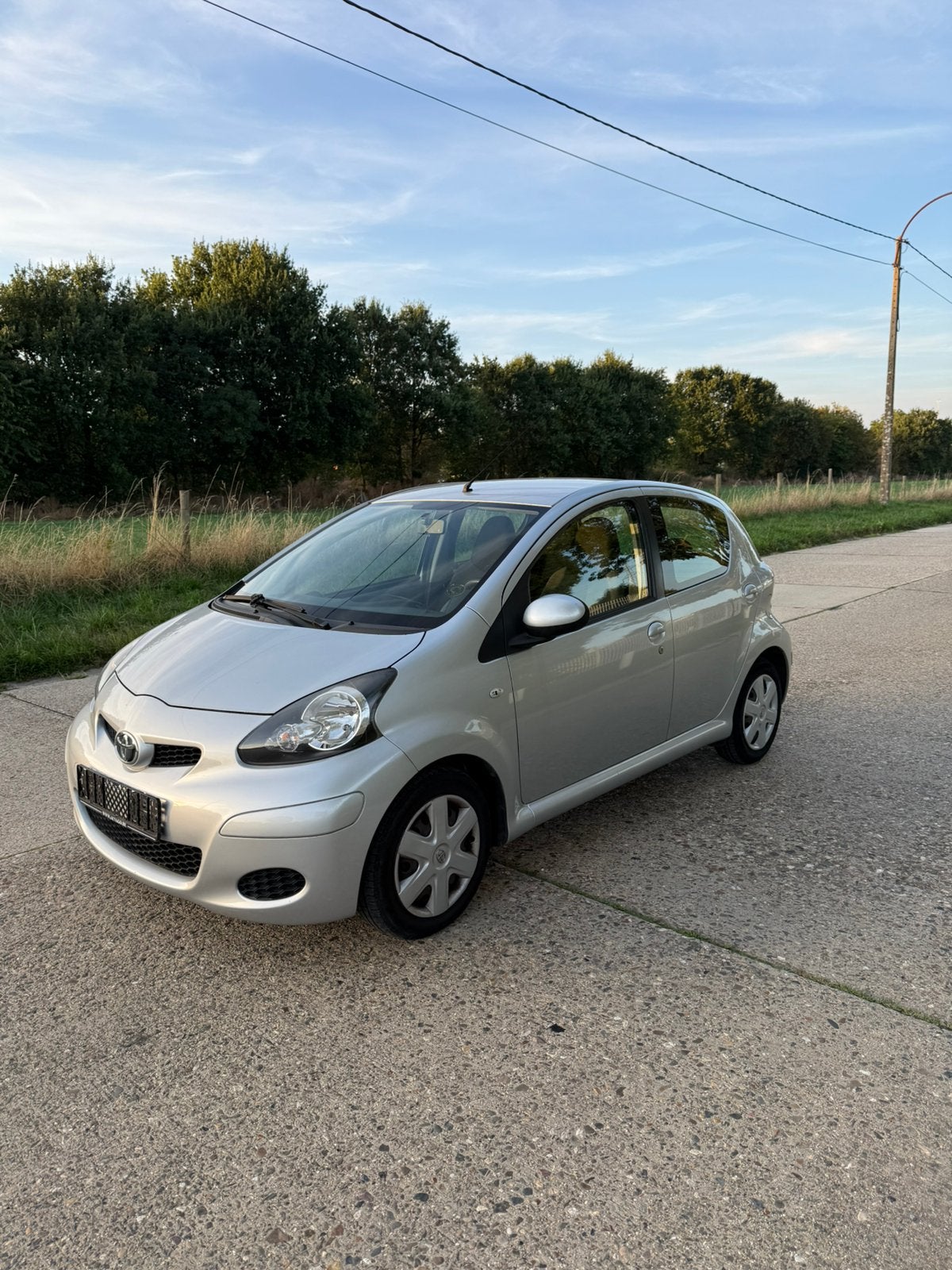 TOYOTA AYGO IN NIEUWSTAAT DIRECT BESCHIKBAAR, Auto's, Voorwielaandrijving, Zwart, Bedrijf, Handgeschakeld