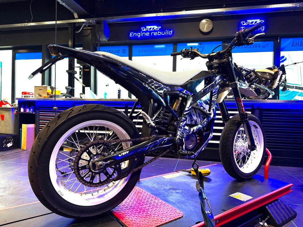 Sur-Ron Supermoto Ultra Bee 60 pk A1 rijbewijs Supermotard, Motoren, Overige Motoren