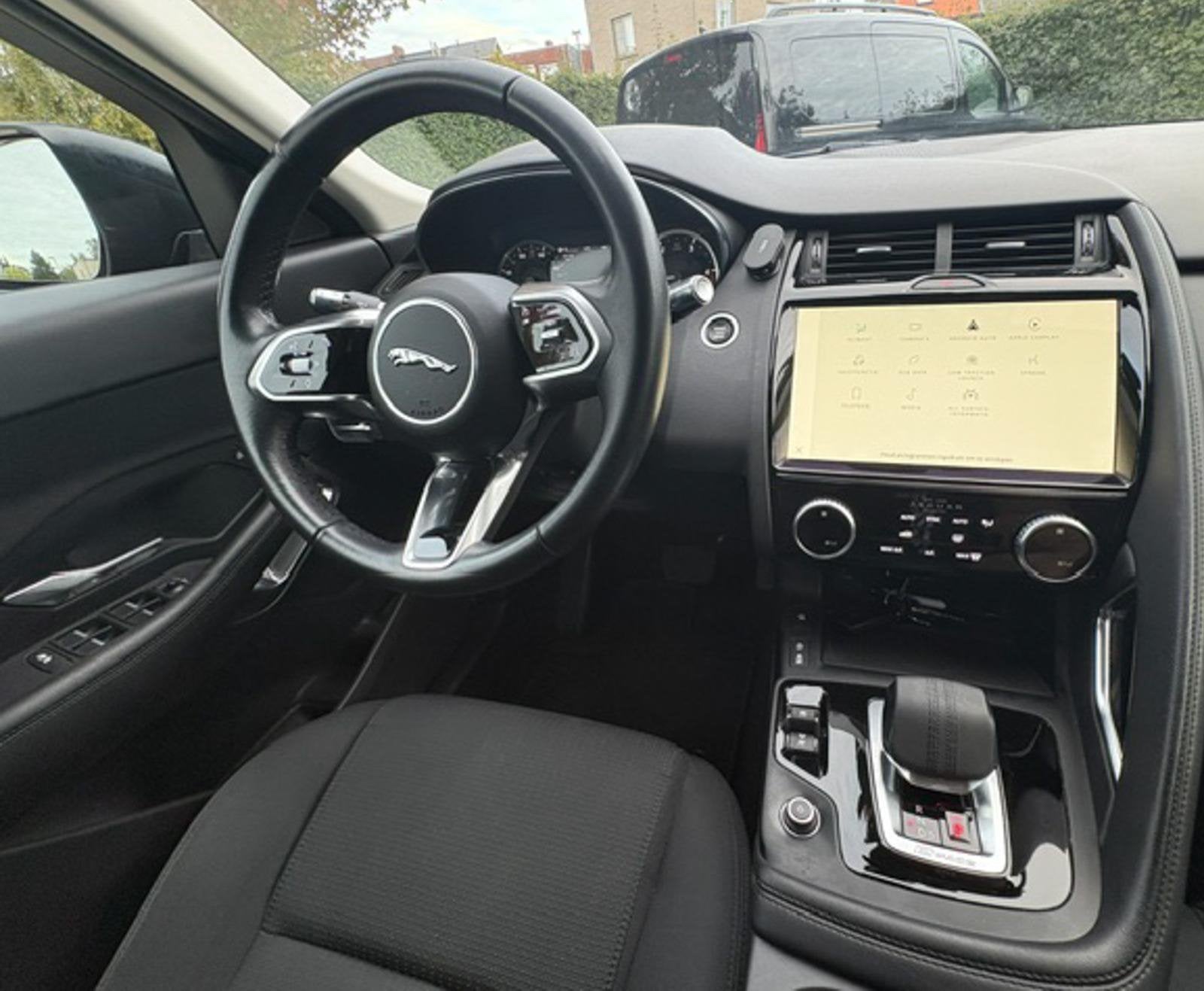 Jaguare e-pace, Auto's, Automaat, Bi-Xenon koplampen, Stof, 4 cilinders