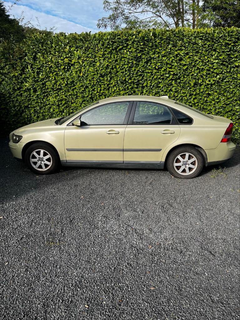 Volvo S40, Autos, Volvo, Particulier, S40, Essence, Euro 4, Berline, 5 portes, Boîte manuelle, Vert, Noir, Cuir, Traction avant