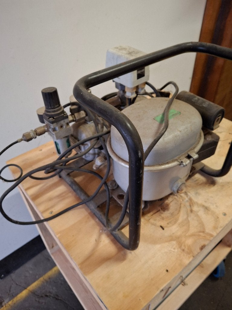 airbrush compressor  GRATIS., Hobby en Vrije tijd, Schilderen, Ophalen