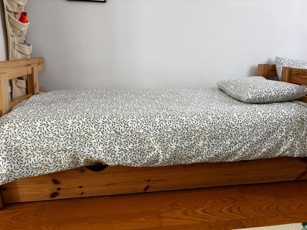 Lit en bois naturel avec barrière d, Enlèvement, Comme neuf, Bois