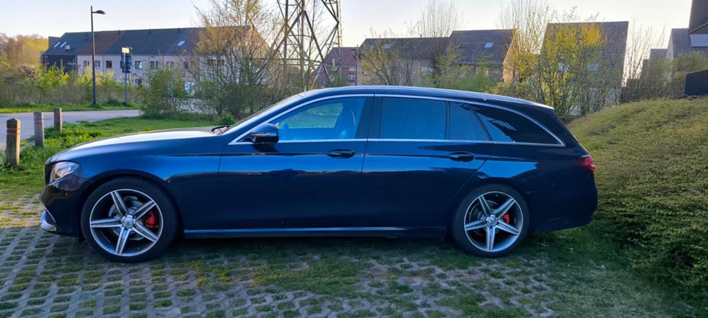 Mercedes CLASSE E - ÉTAT COMME NEUF ! 90 000 kilomètres, Autos, Cuir, 110 g/km, Entretenue par le concessionnaire, Noir
