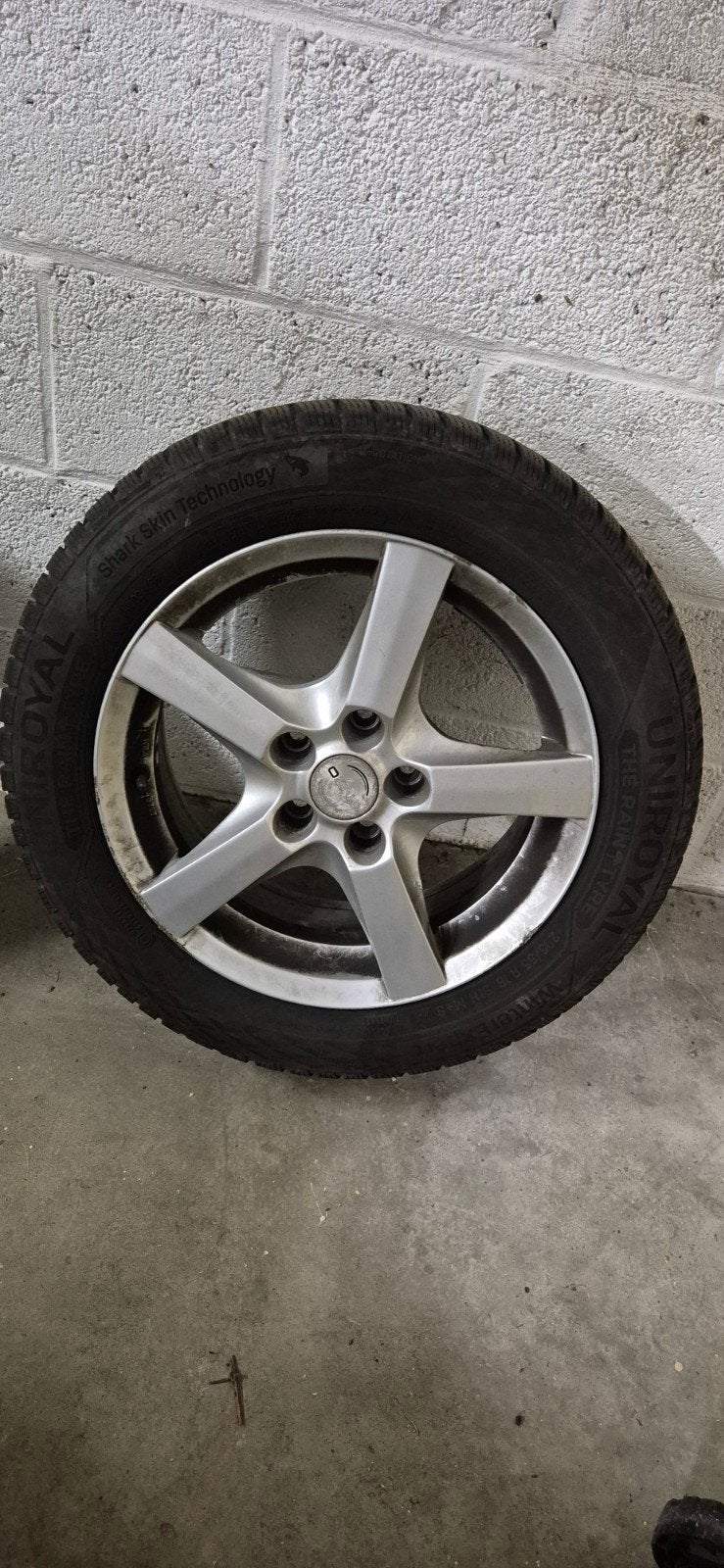 Jantes Enzo 16 pouces + pneus hiver 205 / 55 R16, Enlèvement ou Envoi
