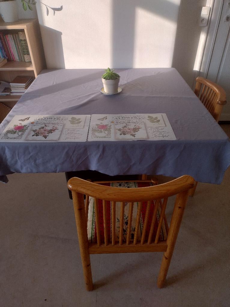 Table à manger pour quatre personnes, 100 à 150 cm, Quatre personnes, Carré, 100 à 150 cm
