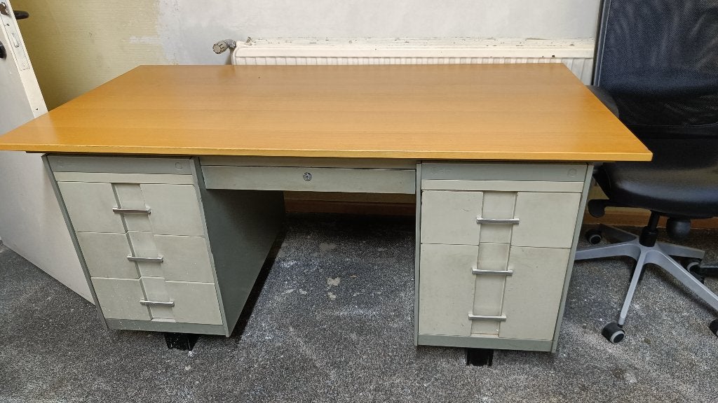 metalen werkbank of bureau met houten blad, Doe-het-zelf en Bouw, Ophalen, Gebruikt