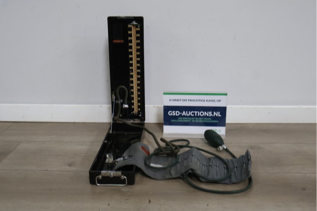 Vintage bloeddrukmeter van Erka