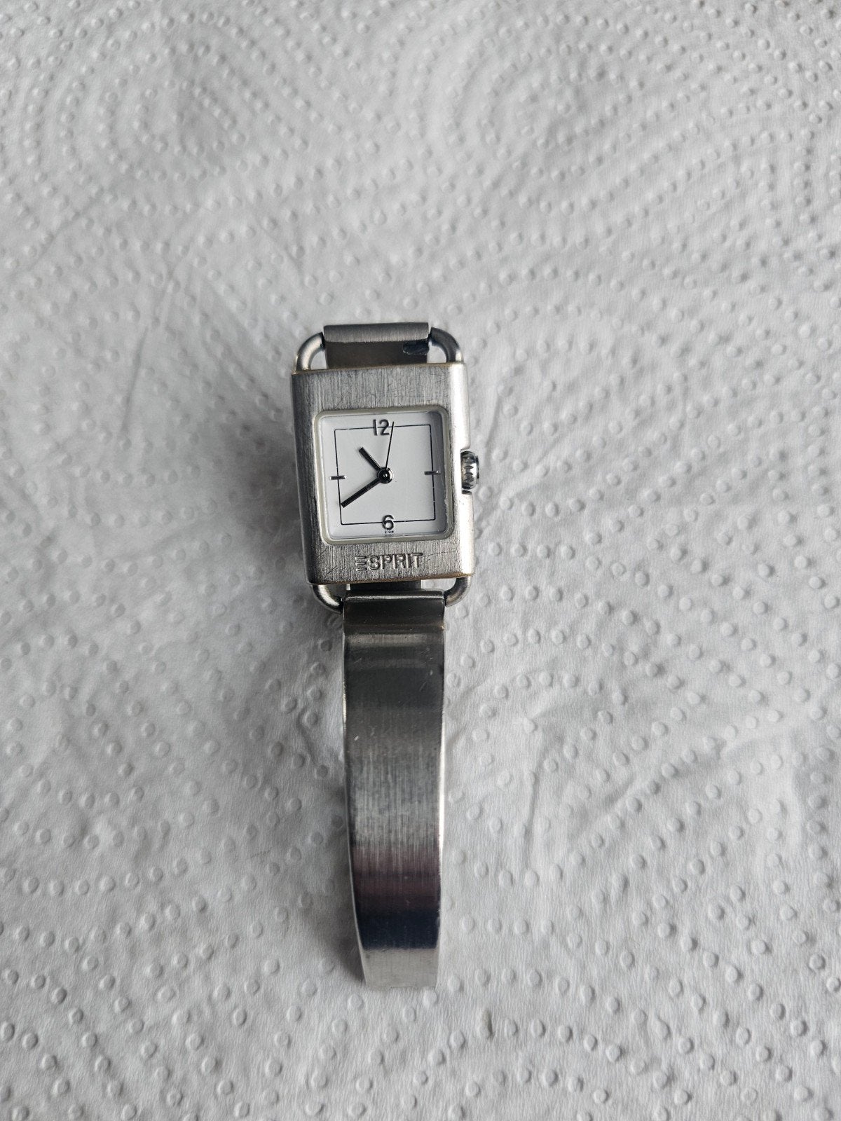 montre femme esprit, Enlèvement, Esprit