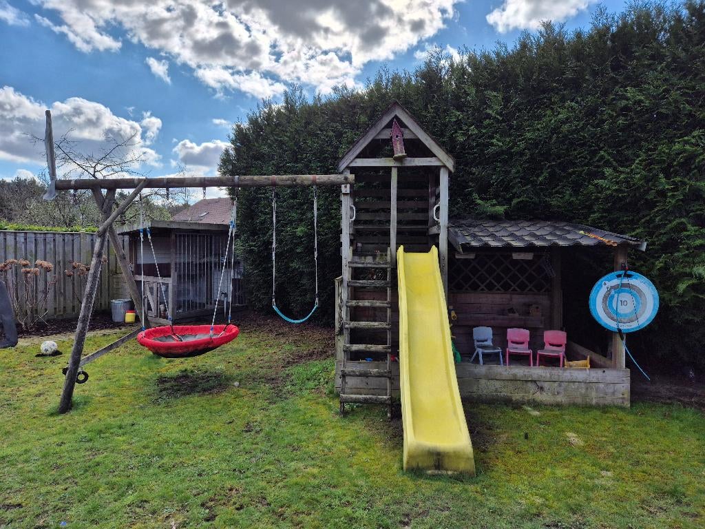 Leuk speelhuis met glijbaan en zandbak, Kinderen en Baby's, Speelgoed | Buiten | Speelhuisjes, Ophalen, Gebruikt, Hout