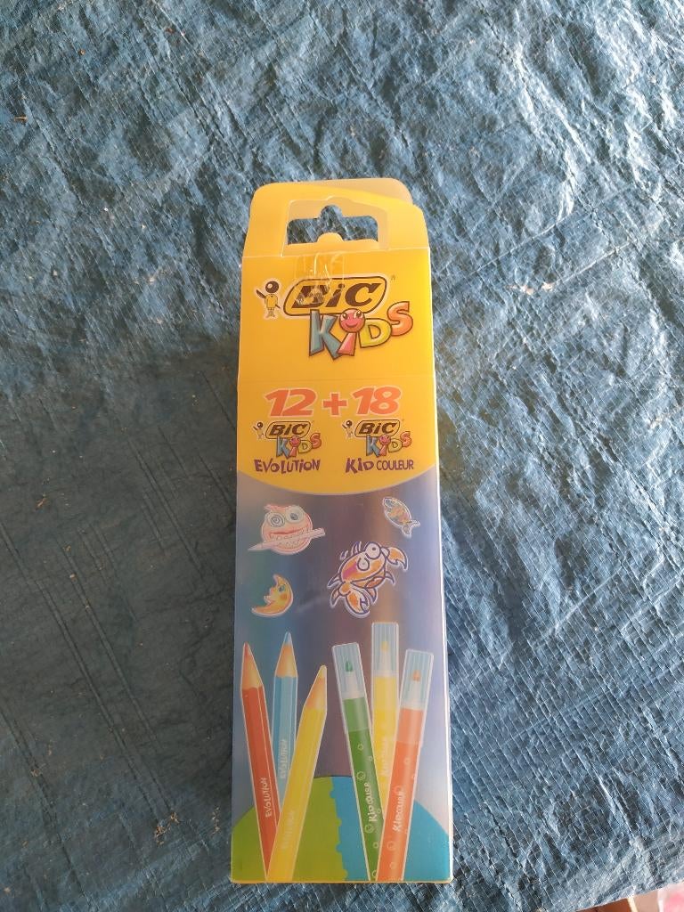 bic kids cadeautasje nieuw 12 kleurpotloden+18viltstiften, Diversen, Ophalen of Verzenden