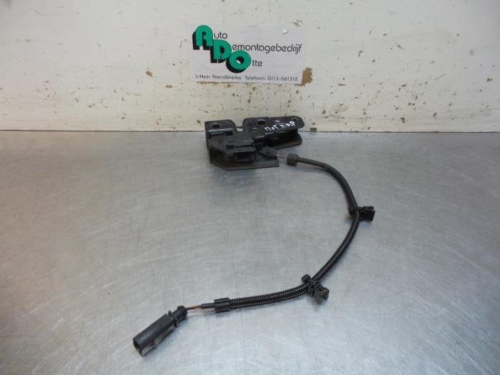 Slotmechaniek Motorkap van een Volkswagen Caddy (Caddy 04-), Auto-onderdelen, Gebruikt, -, Volkswagen, -