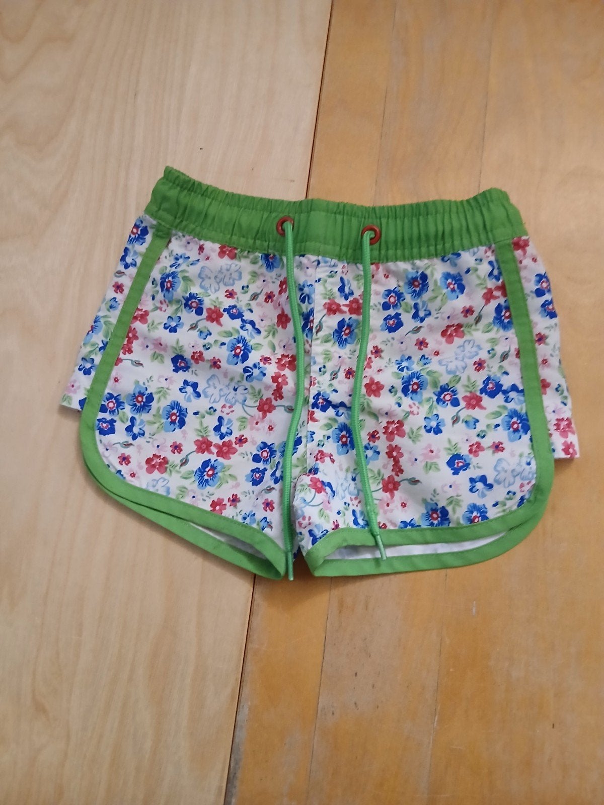Shortje maat 104, Kinderen en Baby's, Kinderkleding | Maat 104, Ophalen of Verzenden, Gebruikt