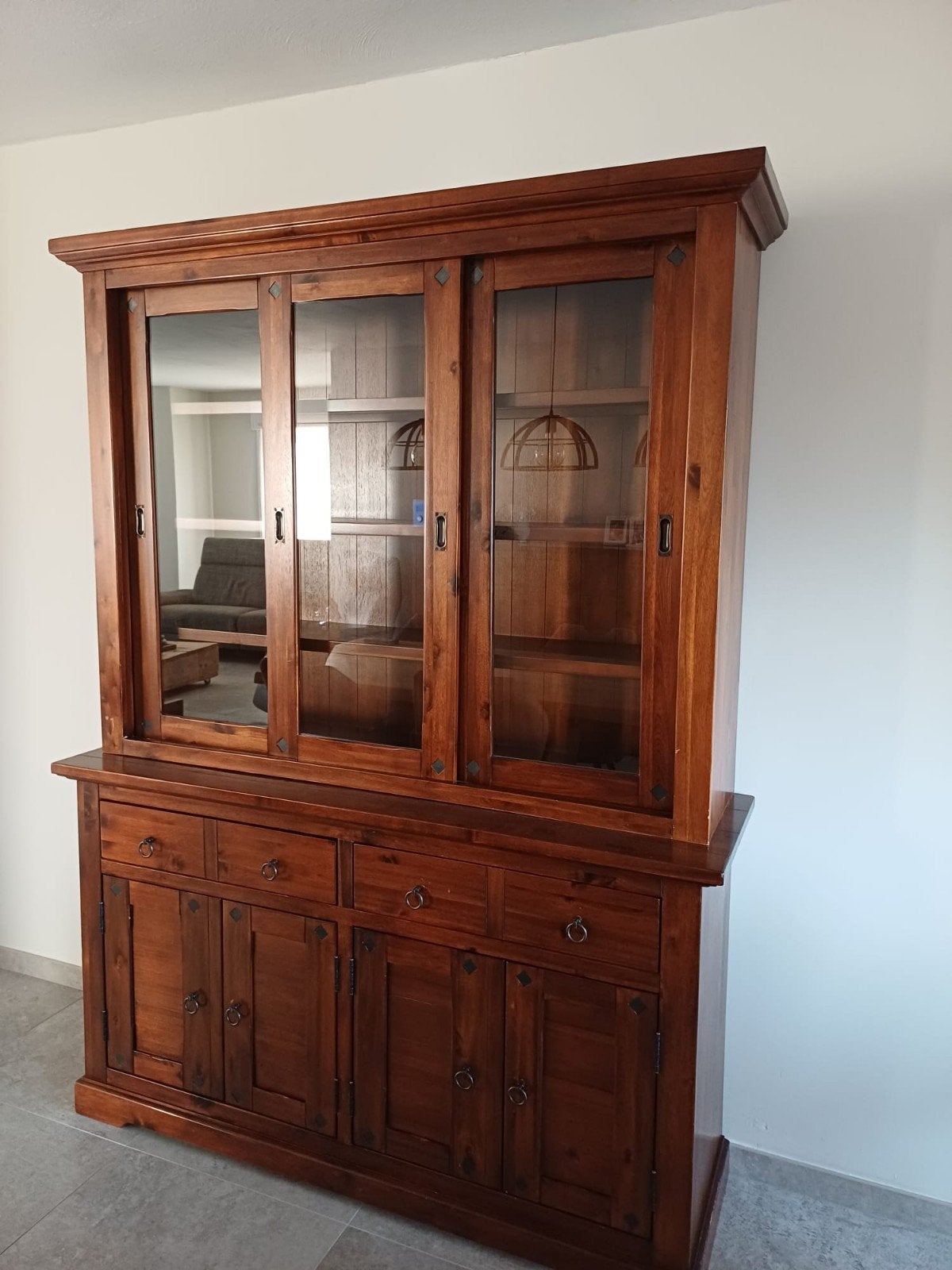 Vitrinekast en dressoir, Ophalen