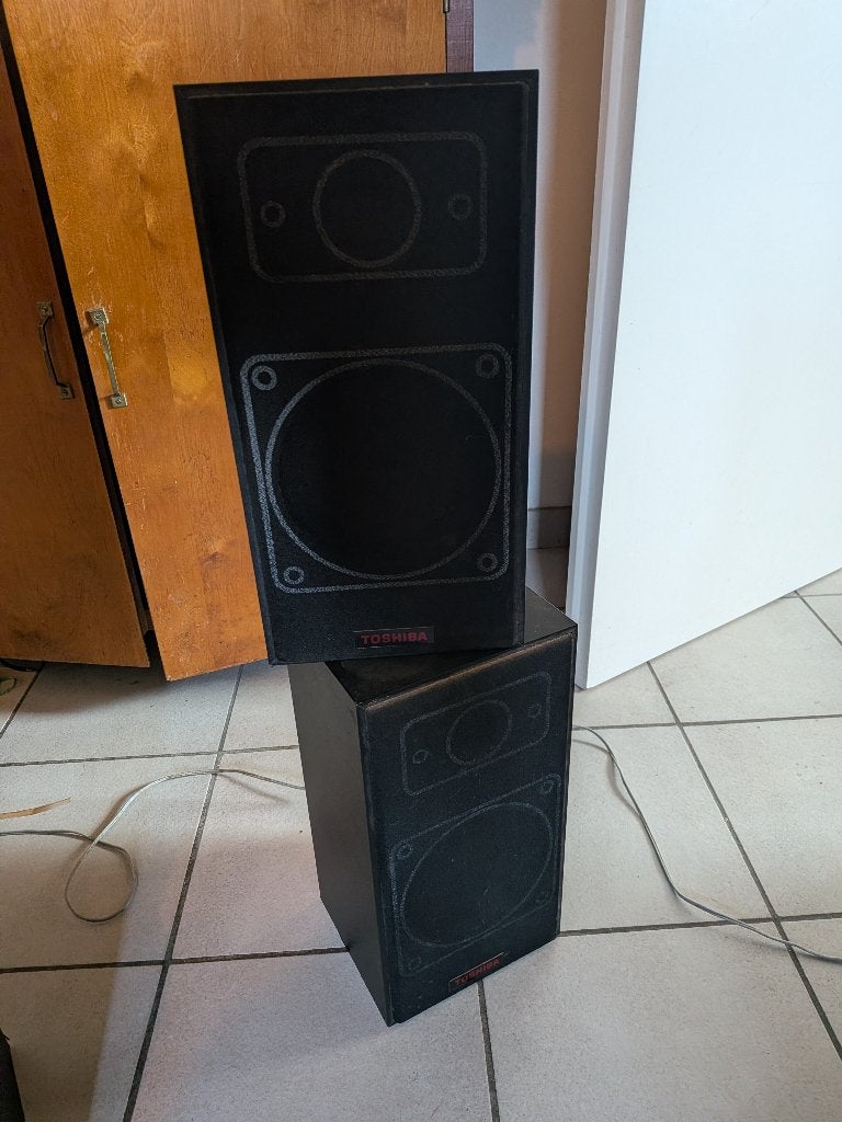 Paar vintage Toshiba-luidsprekers - jaren 80, Audio, Tv en Foto, Overige merken, Stereo speakers, Gebruikt, Inclusief kabels