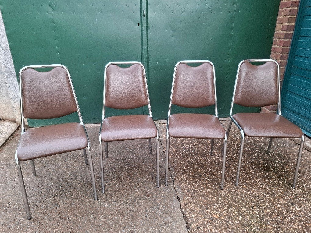 4 keukenstoelen, Ophalen
