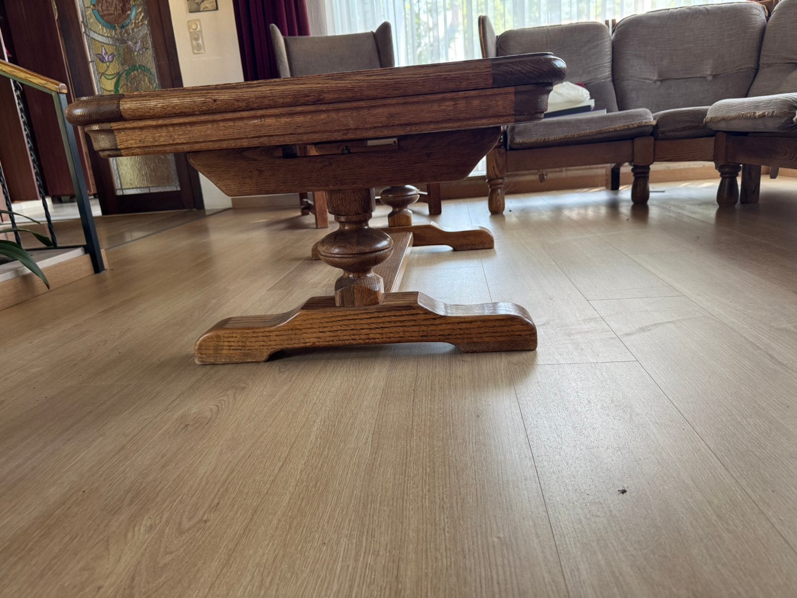 Massief eiken salontafel met kloosterpoten– landelijke stijl, Huis en Inrichting, Tafels | Salontafels, Ophalen, Gebruikt, 100 tot 150 cm