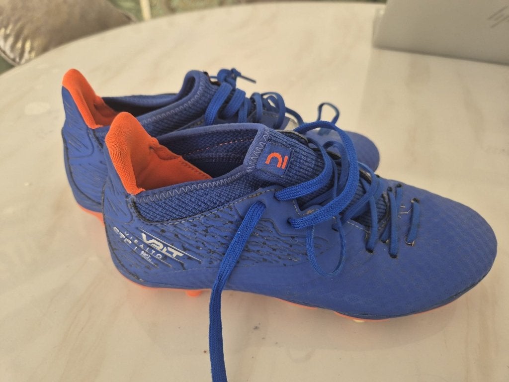 Voetbalschoen, Sport en Fitness, Voetbal, Ophalen, Zo goed als nieuw, Schoenen