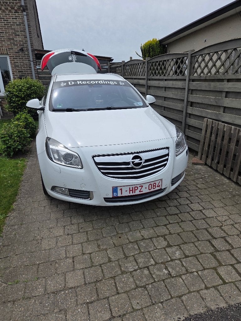 Nette opel insigna sports tourer 2.0 diesel., Achterwielaandrijving, Zwart, 4 cilinders, Wit