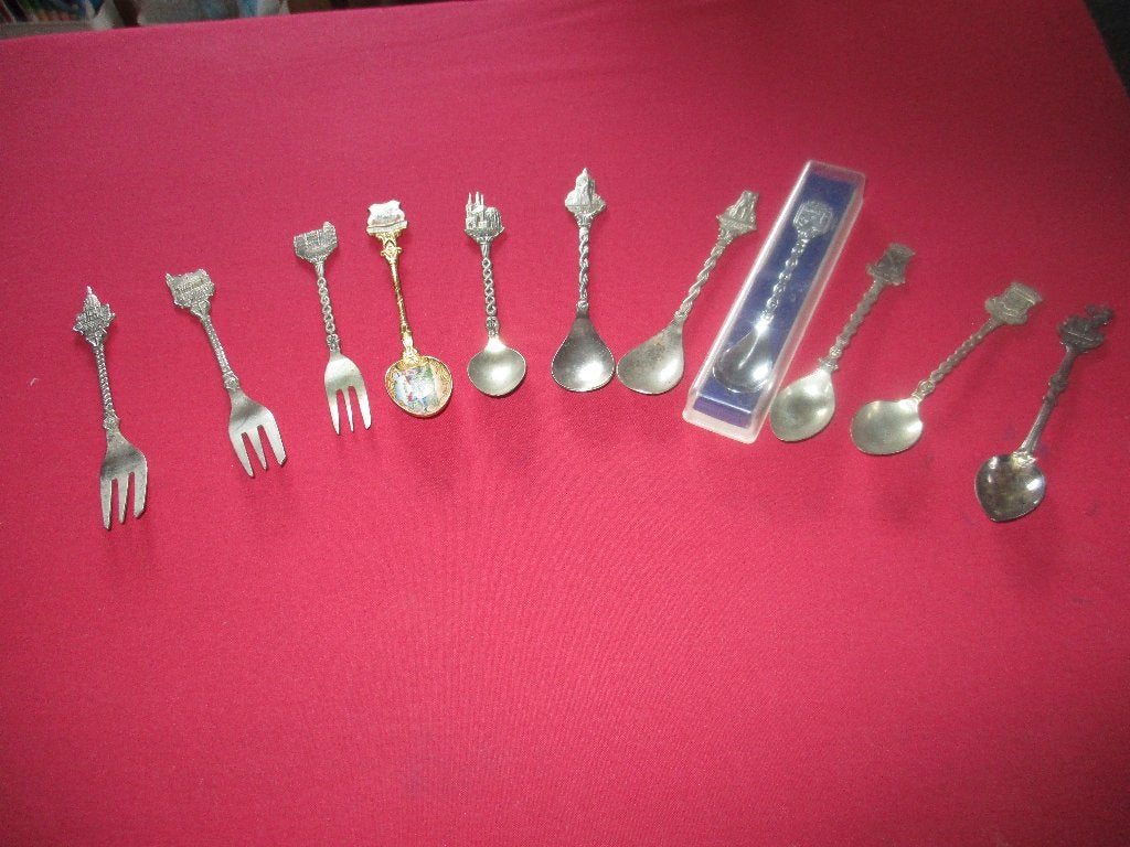 lot de 11 cuillères et fourchettes de collection(B, NL, Fr,L, Collections, Enlèvement ou Envoi, Utilisé