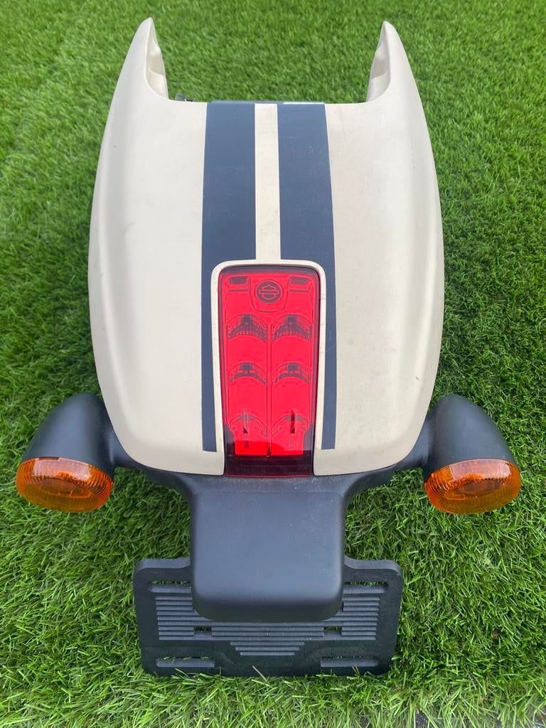 Uitlaat,zadel,radiatorcover. Harley V-Rod, Motoren, Ophalen of Verzenden, Gebruikt