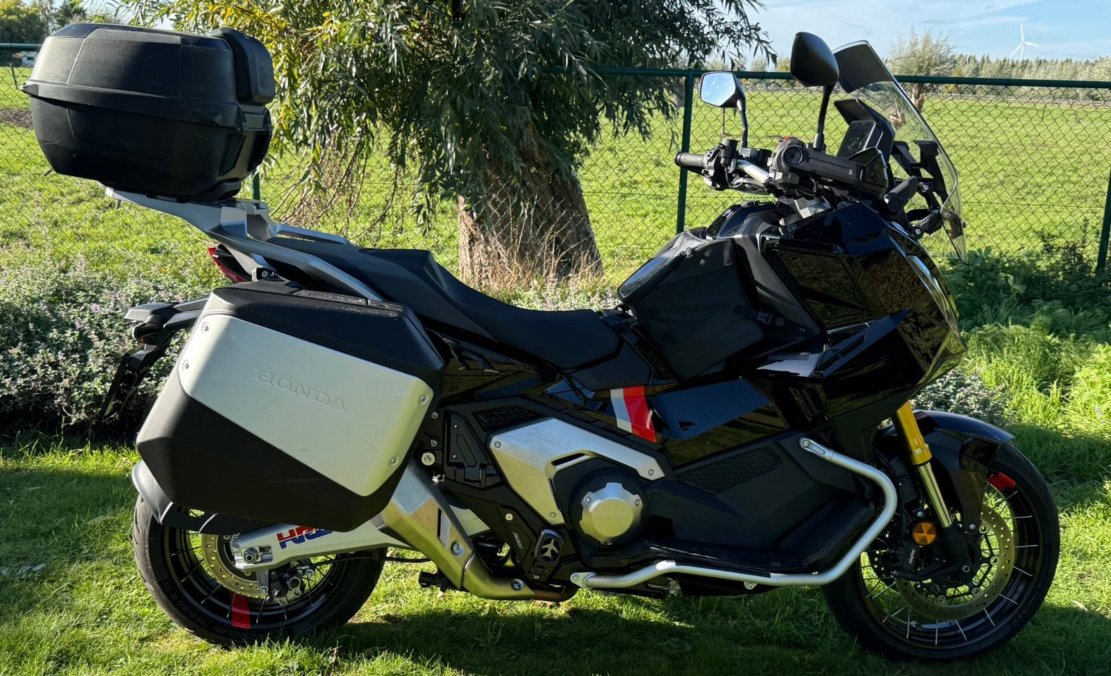 Honda Xadv 750 Dct automatique 2025 en parfait état, Motos, Particulier, ABS, Automatique