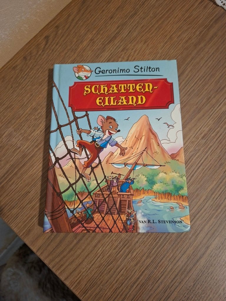 Geronimo Stilton / Schatteneiland, Boeken, Ophalen of Verzenden, Zo goed als nieuw, Fictie