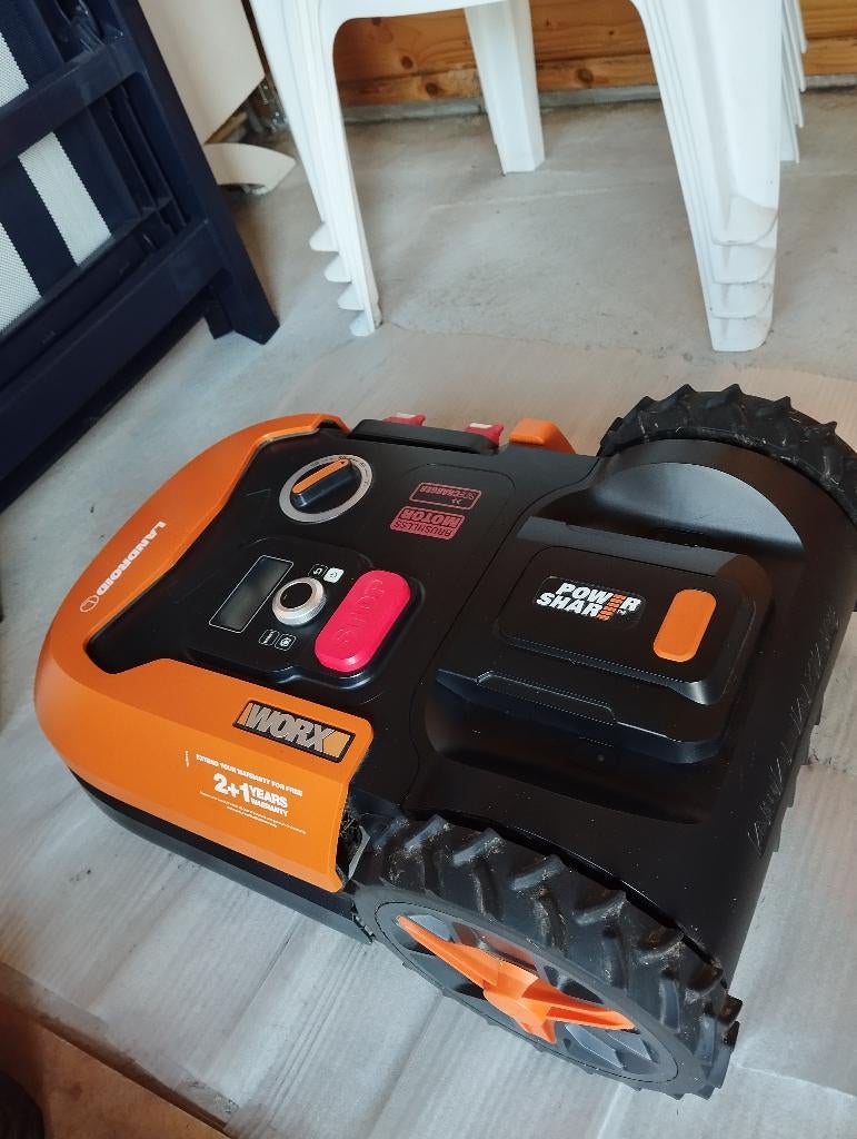 Robot tondeuse Worx Landroid 1000 m2+ Carport neuf!!, Enlèvement, Utilisé, 20 à 25 cm, Worx