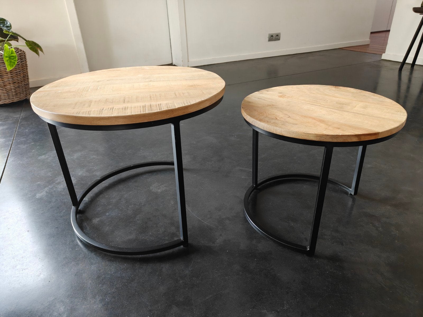 2 ronde salontafeltjes, Ophalen
