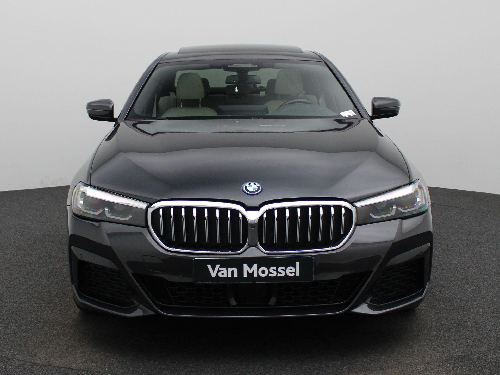 BMW 5 Reeks Berline 530e 215kW xDrive M PAKKET | Zon - schui, Auto's, Stof, 4 cilinders, 2000 kg, Plug-in hybride