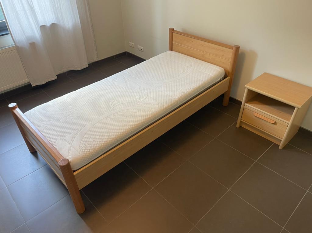Lit + sommier à lattes + matelas, Enlèvement, Comme neuf