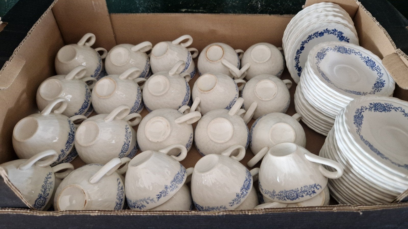 tasses et sous tasses, Enlèvement