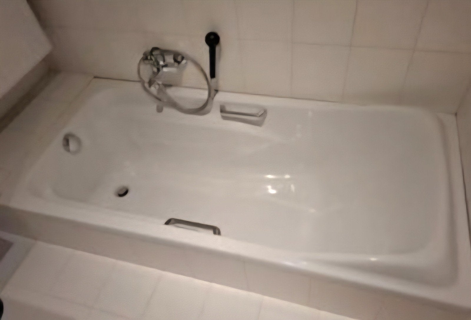 Acryl ligbad met mengkraan en handdouche, Ophalen