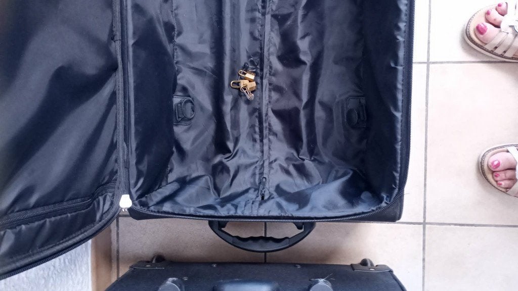 2 valiezen met slot en sleutel, Handtassen en Accessoires, Overige materialen, 45 tot 55 cm, Zo goed als nieuw, Slot