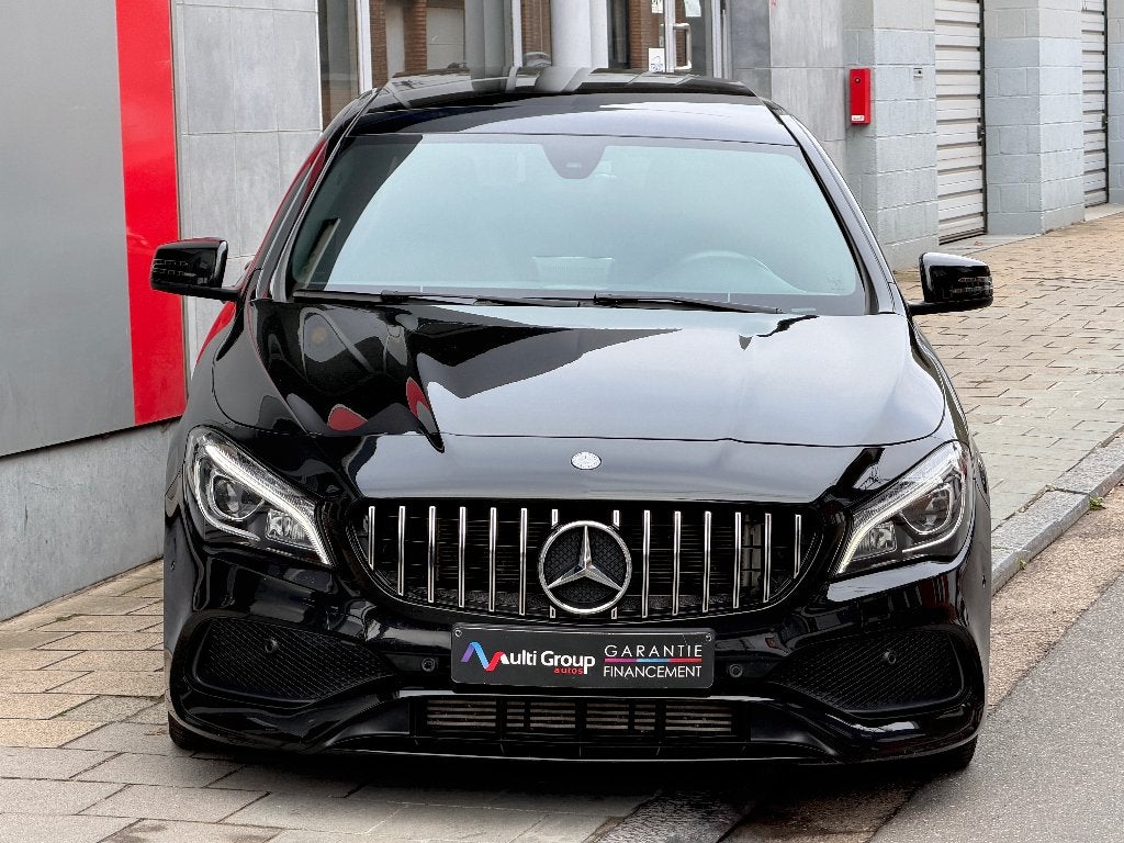 Mercedes CLA 200d ///AMG *BT-Auto*1 jaar garantie*Zonnedak*, Auto's, 4 cilinders, Alcantara, Zwart, 5 deurs