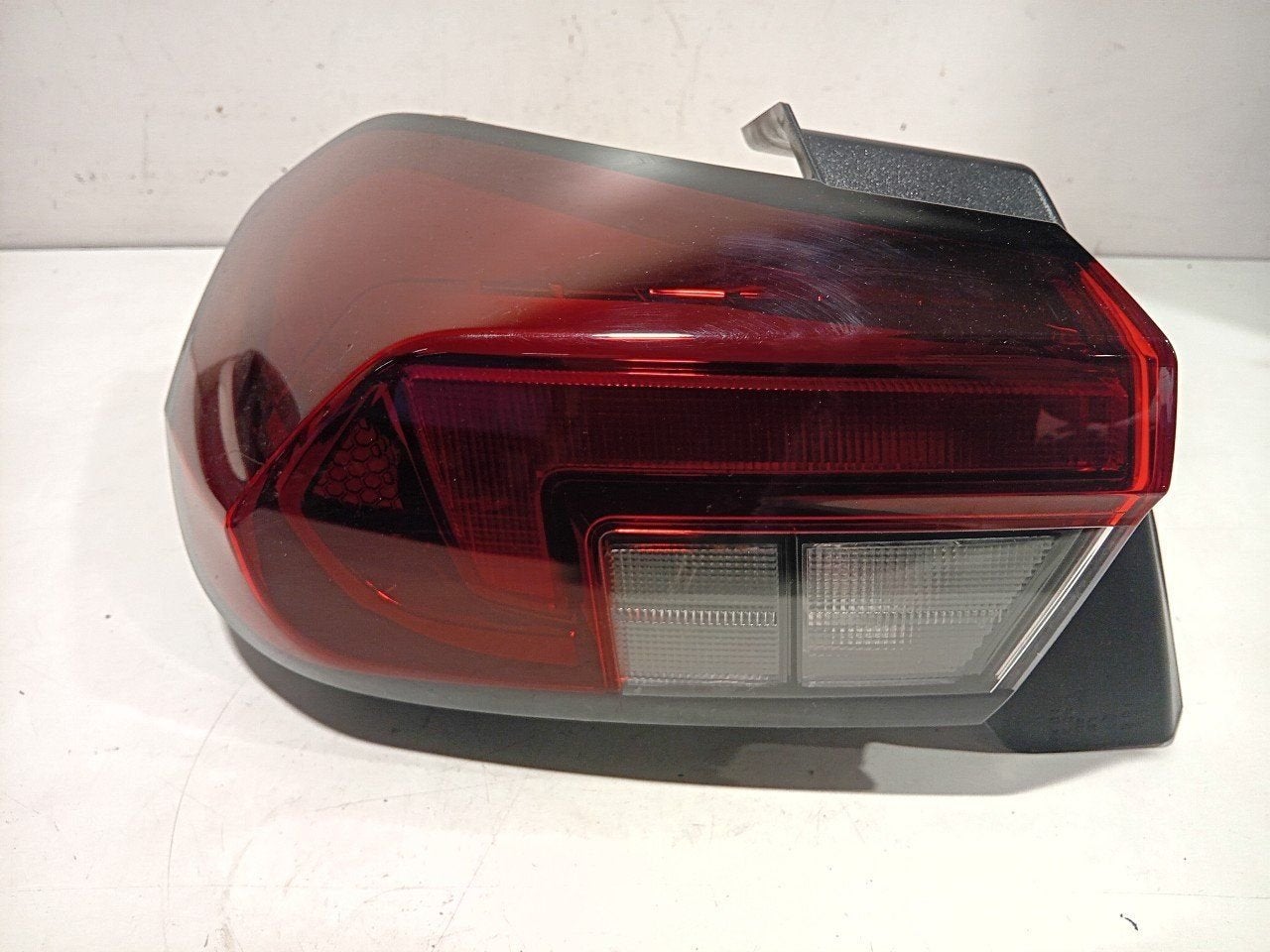 Achterlicht links buiten Opel Corsa, Onderdelen@venauto.nl, Van der Ven Autorecycling B.V., Ettenseweg 76, 4706 PB Roosendaal, The Netherlands